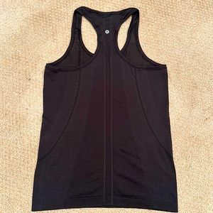 Lululemon black tank size 8
